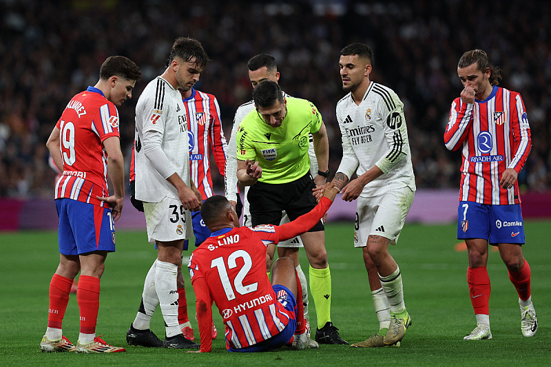 Tenzije su obilježile večerašnji derbi (Foto: Reuters)