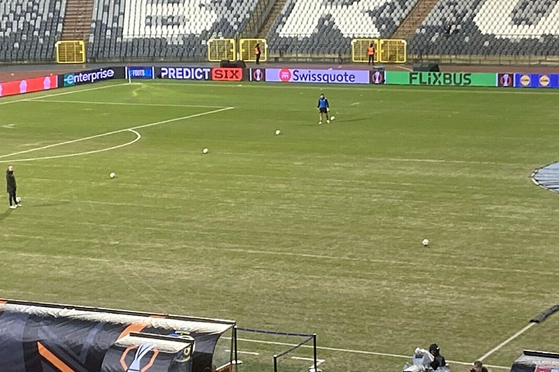 Travnjak stadiona King Baudouin u lošem stanju (Foto: Twitter)