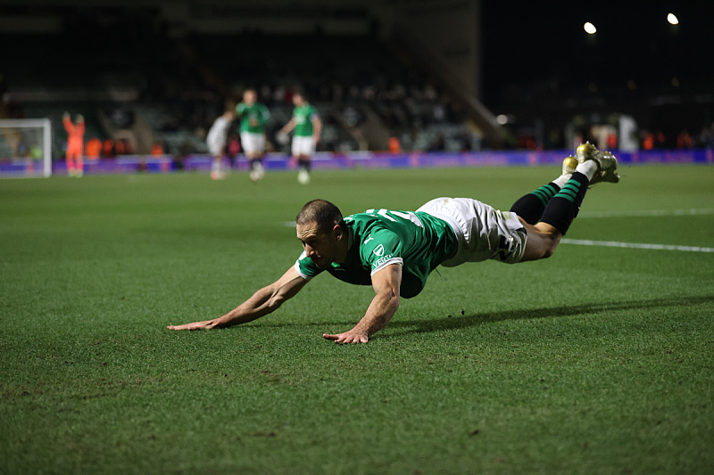 Slavlje Katića nakon gola (Foto: Plymouth FC / Twitter)