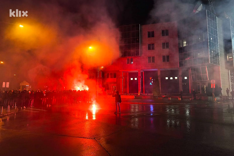 Lešinari u korteu idu na Gradski stadion u Banjoj Luci (Foto: E. M./Klix.ba)