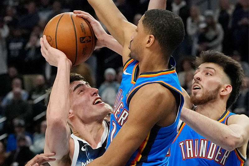 Garza u duelu protiv Oklahome sinoć (Foto: Reuters)