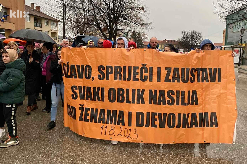 Detalj tokom protestne šetnje u Kalesiji (Foto: A. K./Klix.ba)