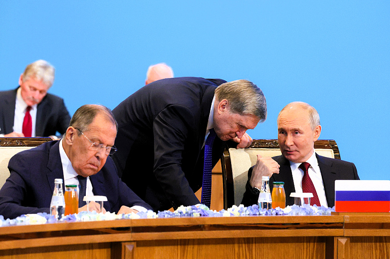 Sergej Lavrov, Jurij Ušakov i Vladimir Putin (Foto: EPA-EFE)