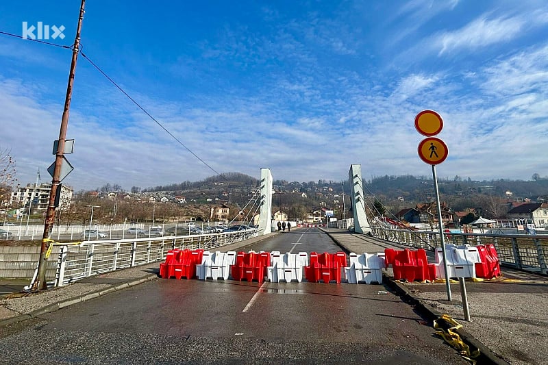 Nadvožnjak trenutno nema upotrebnu dozvolu jer je stara istekla (Foto: A. K./Klix.ba)