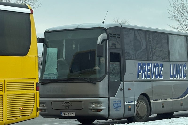 Jedan od autobusa koji je prevozio osobe iz Banje Luke na miting (Foto: Instagram)