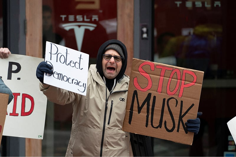 Seattle: Protesti ispred Teslinog salona (Foto: Reuters)