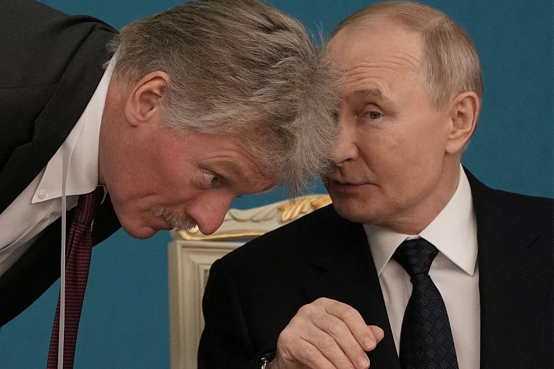 Dmitrij Peskov i Vladimir Putin (Foto: Reuters)