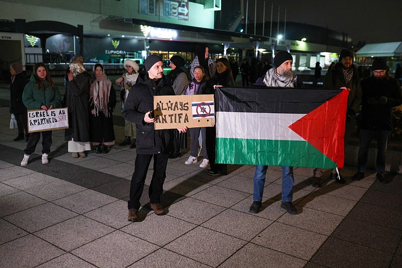 Detalj s protesta ispred Skenderije (Foto: I. L./Klix.ba)