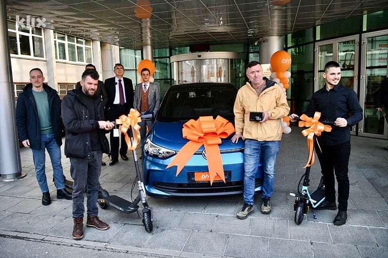 Ključevi uručeni sretnom dobitniku (Foto: T. S./Klix.ba)