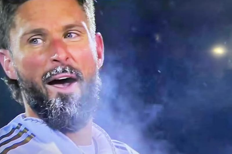 Giroud je igrao sa zaleđenom bradom (Foto: Screenshot)