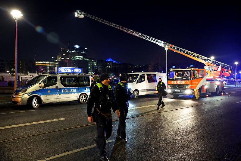 Na mjestu napada intervenisala policija i hitne službe (Foto: Reuters)