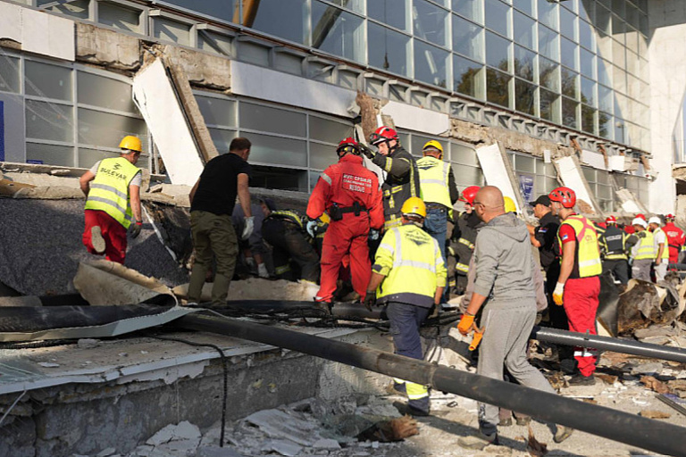 Pad nadstrešnice u Novom Sadu (Foto: MUP Srbije)