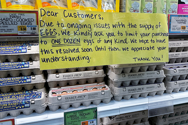 Trgovački lanac Trader Joe's ograničio kupovinu jaja na po jednu kutiju po kupcu (Foto: Reuters)