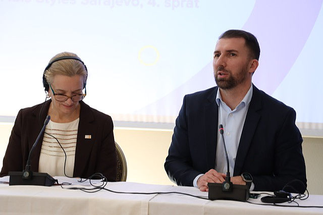 Justine Coulson i Adnan Delić (Foto: Ministarstvo rada i socijalne politike FBiH)