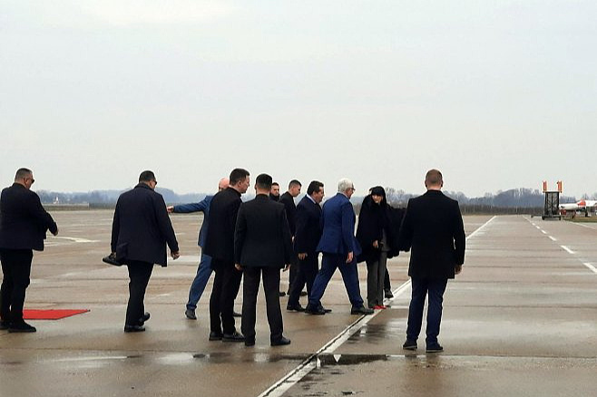 Andriju Mandića i Milana Kneževića u Banjoj Luci dočekao Nenad Stevandić (Foto: RTRS)