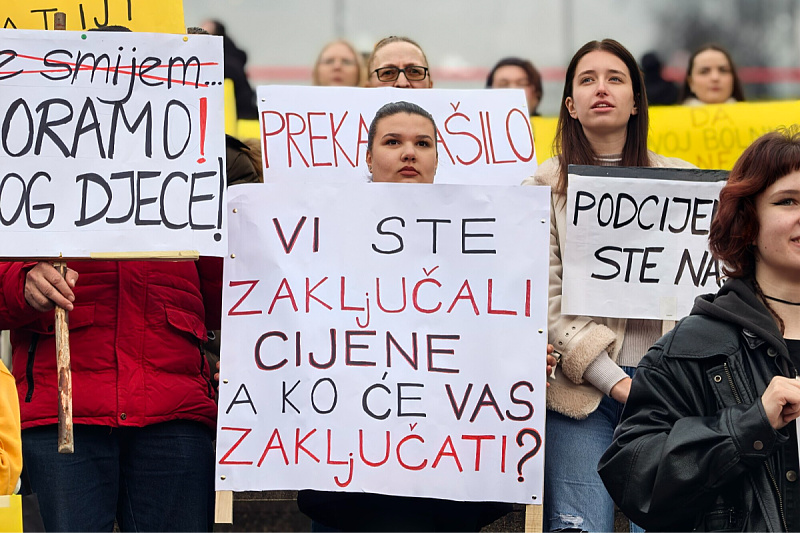 Zeničani već drugu nedjelju protestuju (Foto: Reuters)