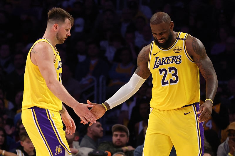 Luka Dončić i LeBron James (Foto: Reuters)