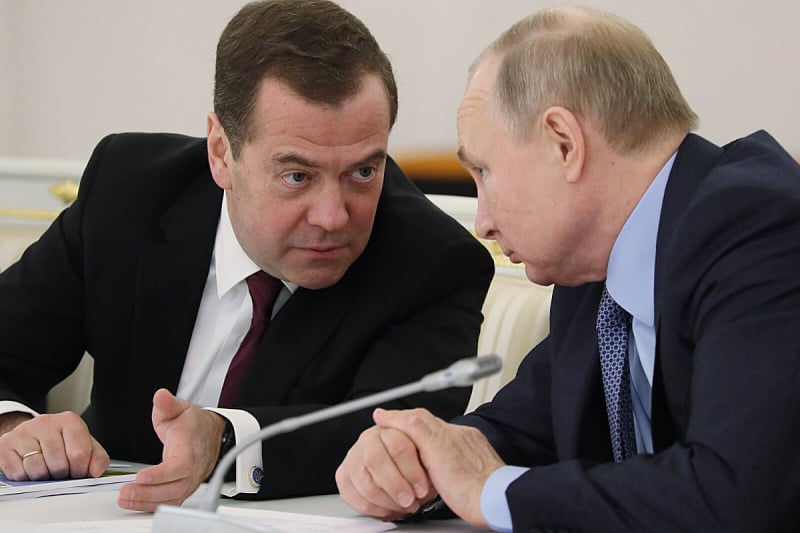 Medvedev i Putin (Foto: EPA-EFE)