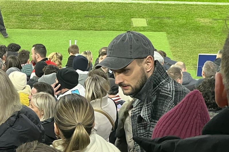 Sven Ulreich na tribinama (Foto: Twitter)