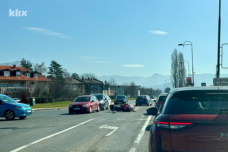 Saobraćajna nesreća kod Međunarodnog aerodroma Sarajevo (Foto: Klix.ba)