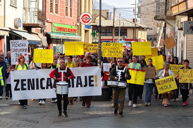 Građani Zenice i danas šetaju (Foto: E. M./Klix.ba)