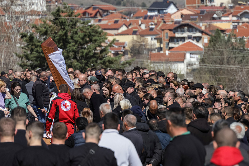 Članovi porodice i prijatelji se opraštaju (Foto: Reuters)