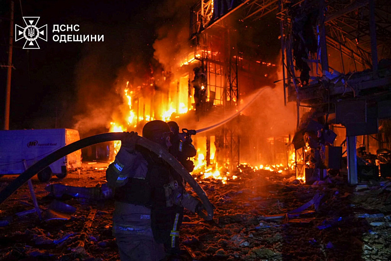 Požar nakon napada na ukrajinski grad Odesa (Foto: Reuters)