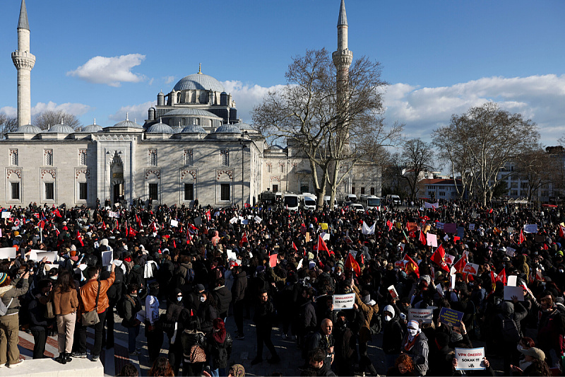 Građani su i danas izašli na ulice Istanbula (Foto: Reuters)