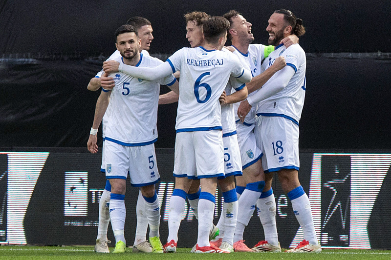 Kosovari slave (Foto: EPA-EFE)