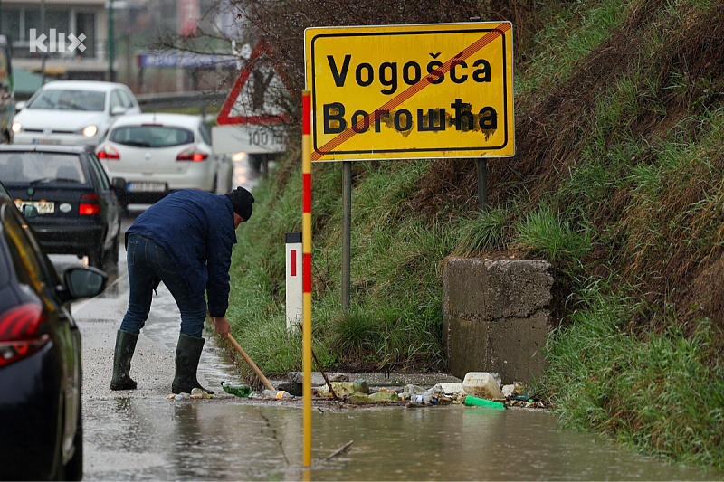 Brojni problemi na putu Vogošća - Semizovac (Foto: I. L./Klix.ba)