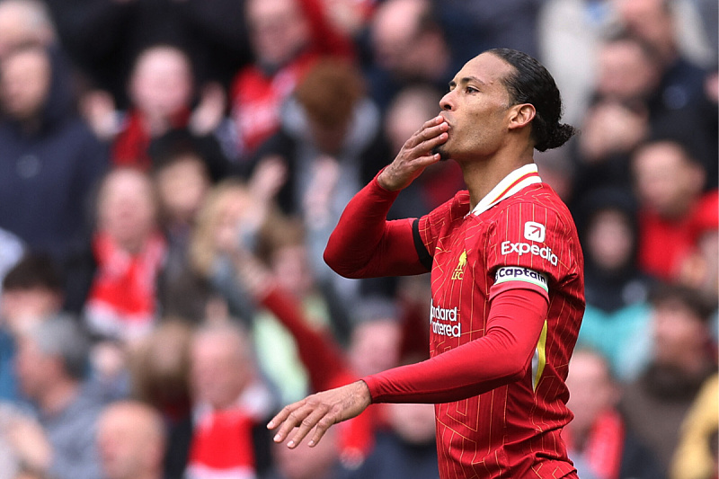 Slavlje Van Dijka nakon pobjedničkog gola Liverpoola (Foto: Reuters)