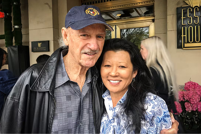 Gene Hackman i Betsy Arakawa (Foto: Twitter)