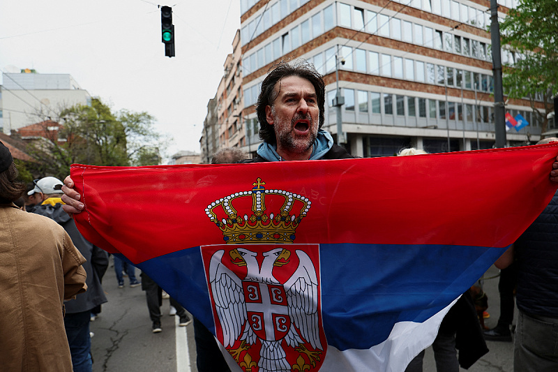 Protesti ispred RTS-a u Beogradu (Foto: Reuters)