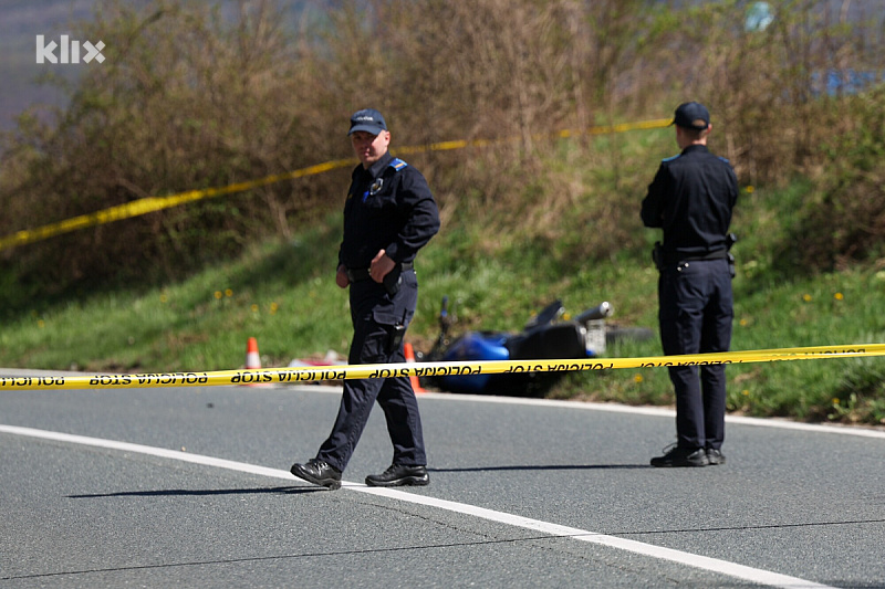 Policija preusmjerava saobraćaj (Foto: Čitatelj/Klix.ba) (Foto: I. L./Klix.ba)
