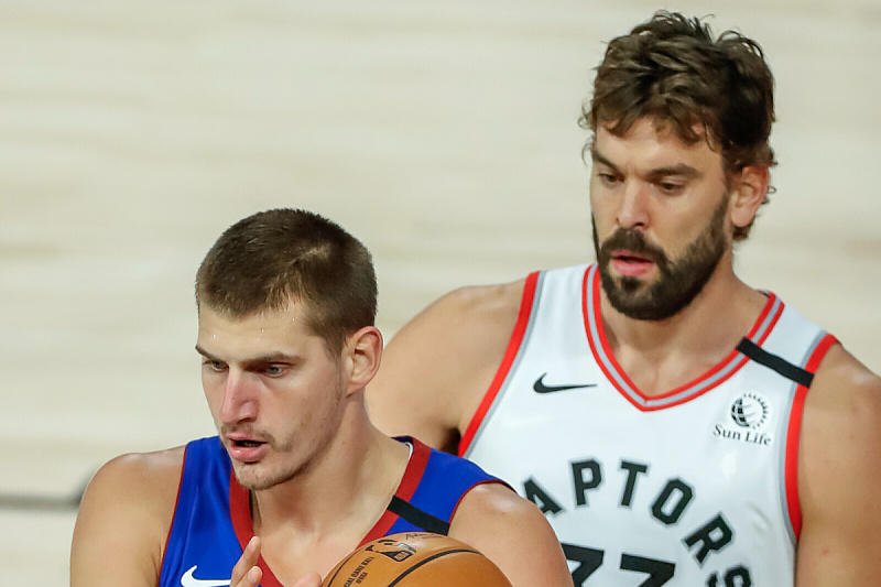 Nikola Jokić i Marc Gasol (Foto: EPA-EFE)