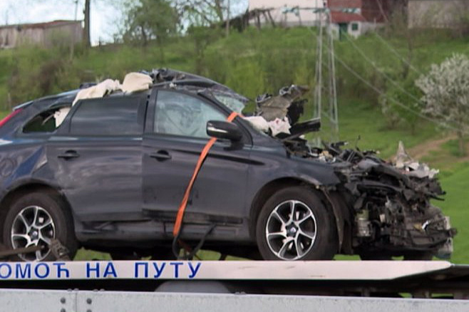 Automobil potpuno uništen (Foto: RTRS)