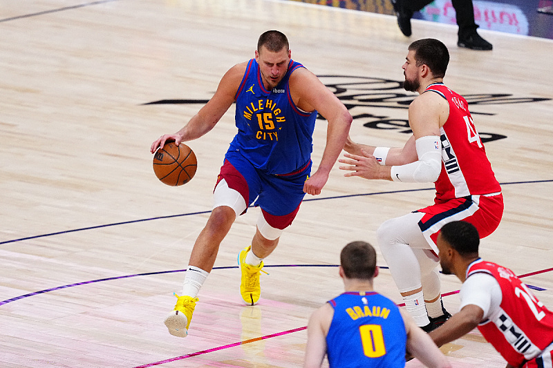 Nikola Jokić i Ivica Zubac (Foto: Reuters)