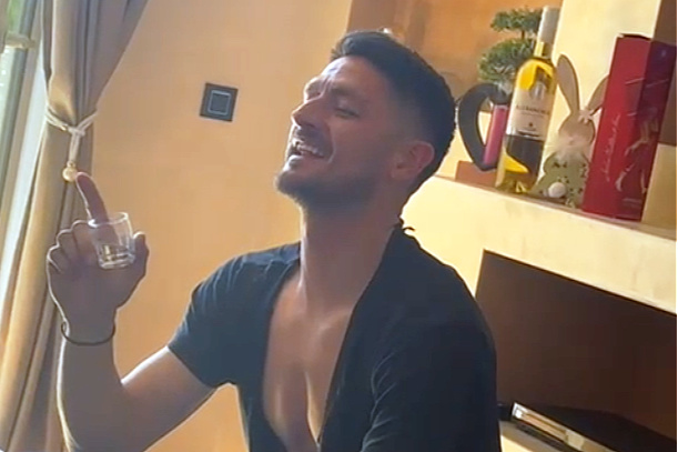 Stojčev pao u sevdah (Foto: Screenshot)