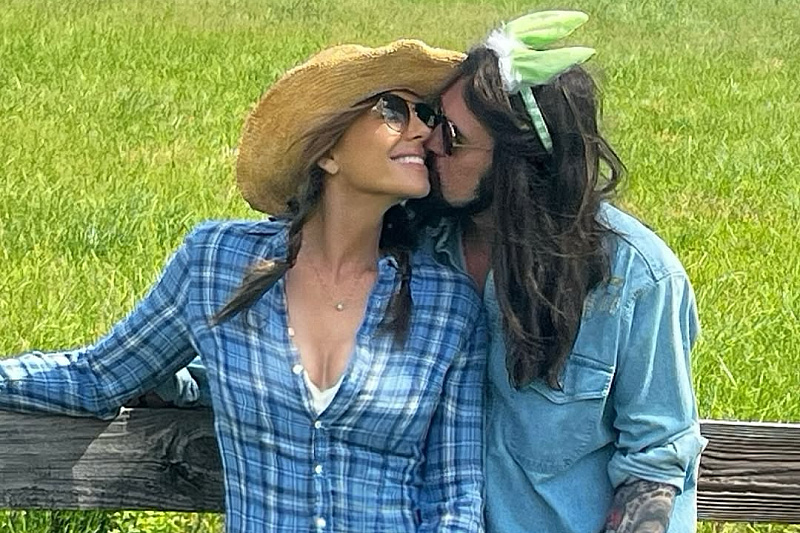 Elizabeth Hurley i Billy Ray Cyrus (Foto: Instagram/Screenshot)