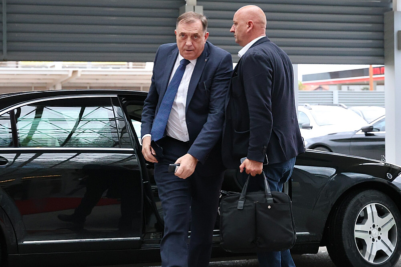 Dodik s tjelohraniteljom (Foto: I. Š./Klix.ba)