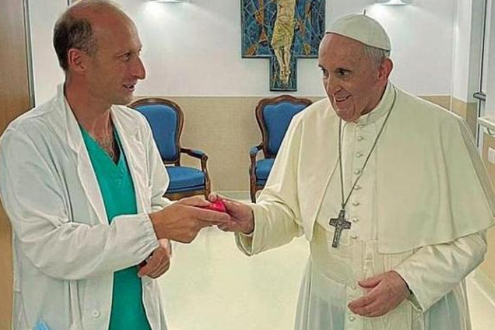 Sergio Alfieri i papa Franjo (Foto: Corriere della Sera)