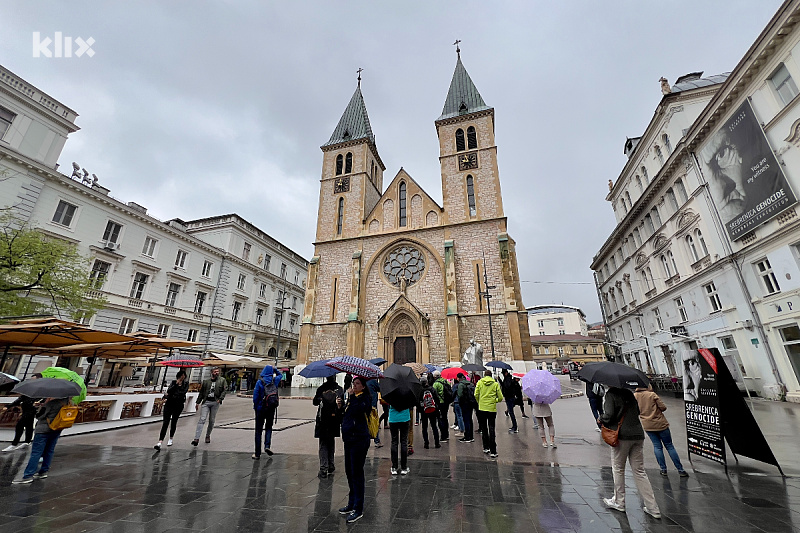 Zvono na Katedrali Srca Isusova zvonilo 10 minuta (Foto: I. Š./Klix.ba)