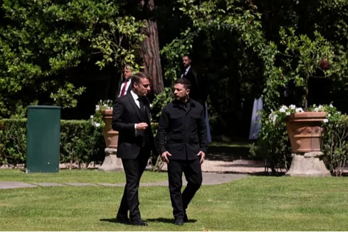 Emmanuel Macron i Volodomir Zelenski (Foto: X.com)