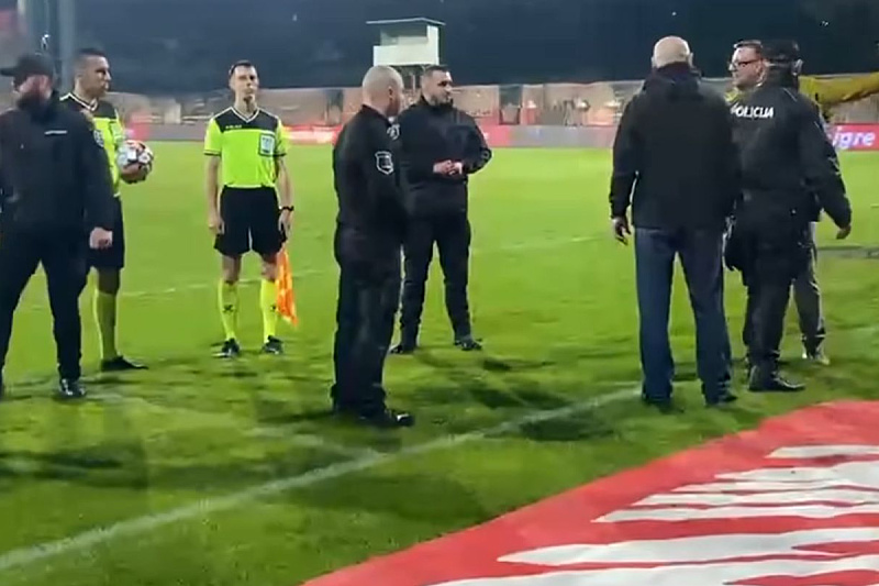 Gigovića je nakon sramote spašavala policija (Foto: screenshot)