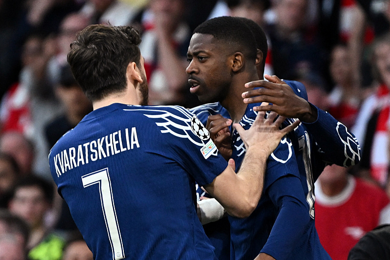 Slavlje nogometaša PSG-a poslije gola na Emiratesu (Foto: Reuters)