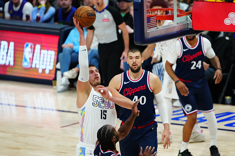 Nikola Jokić i Ivica Zubac (Foto: Reuters)