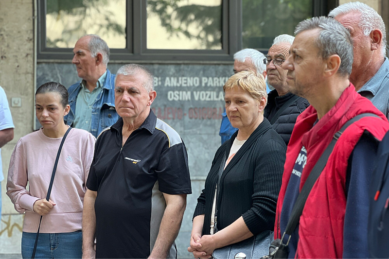 Okupljeni na protestu u Tuzli (Foto: A. K./Klix.ba)