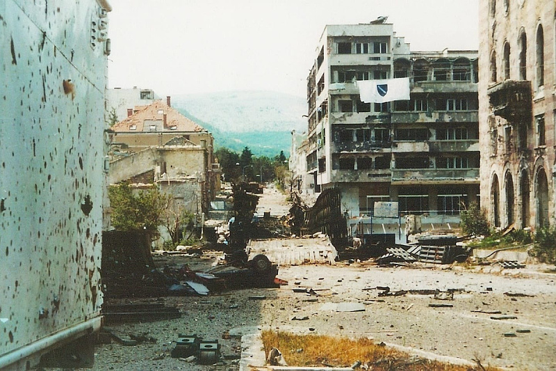 Mostar je mjesecima razaran, a posljedice se vide i danas.