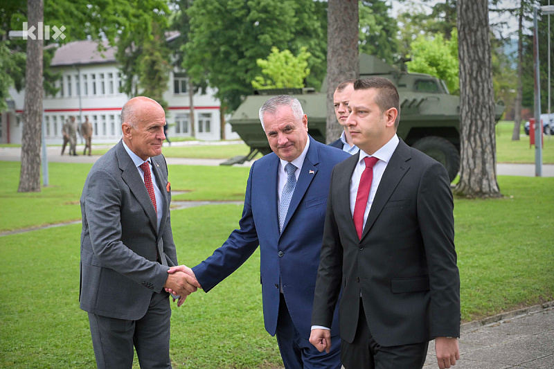 Radovan Višković u kasarni Kozara