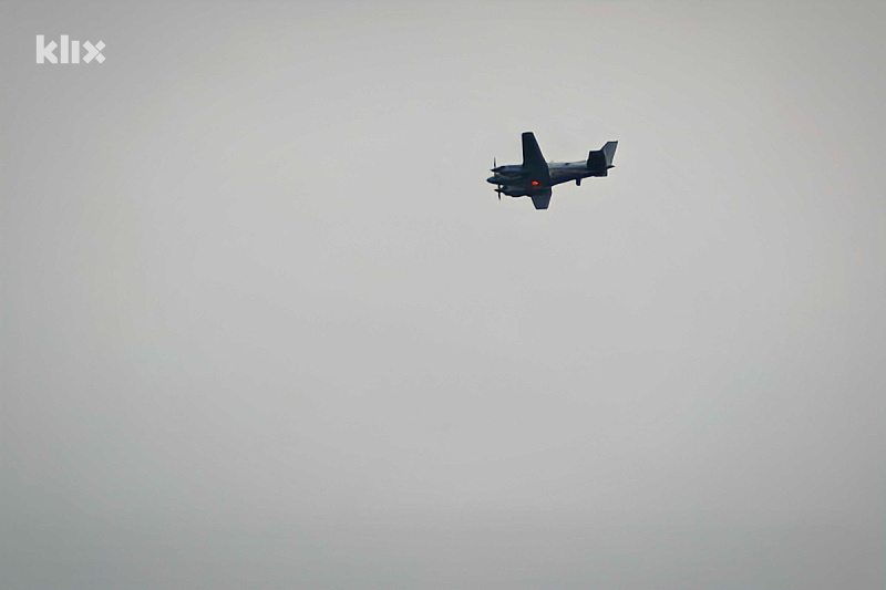 EUFOR-ov avion iznad Banje Luke (Foto: E. M./Klix.ba)